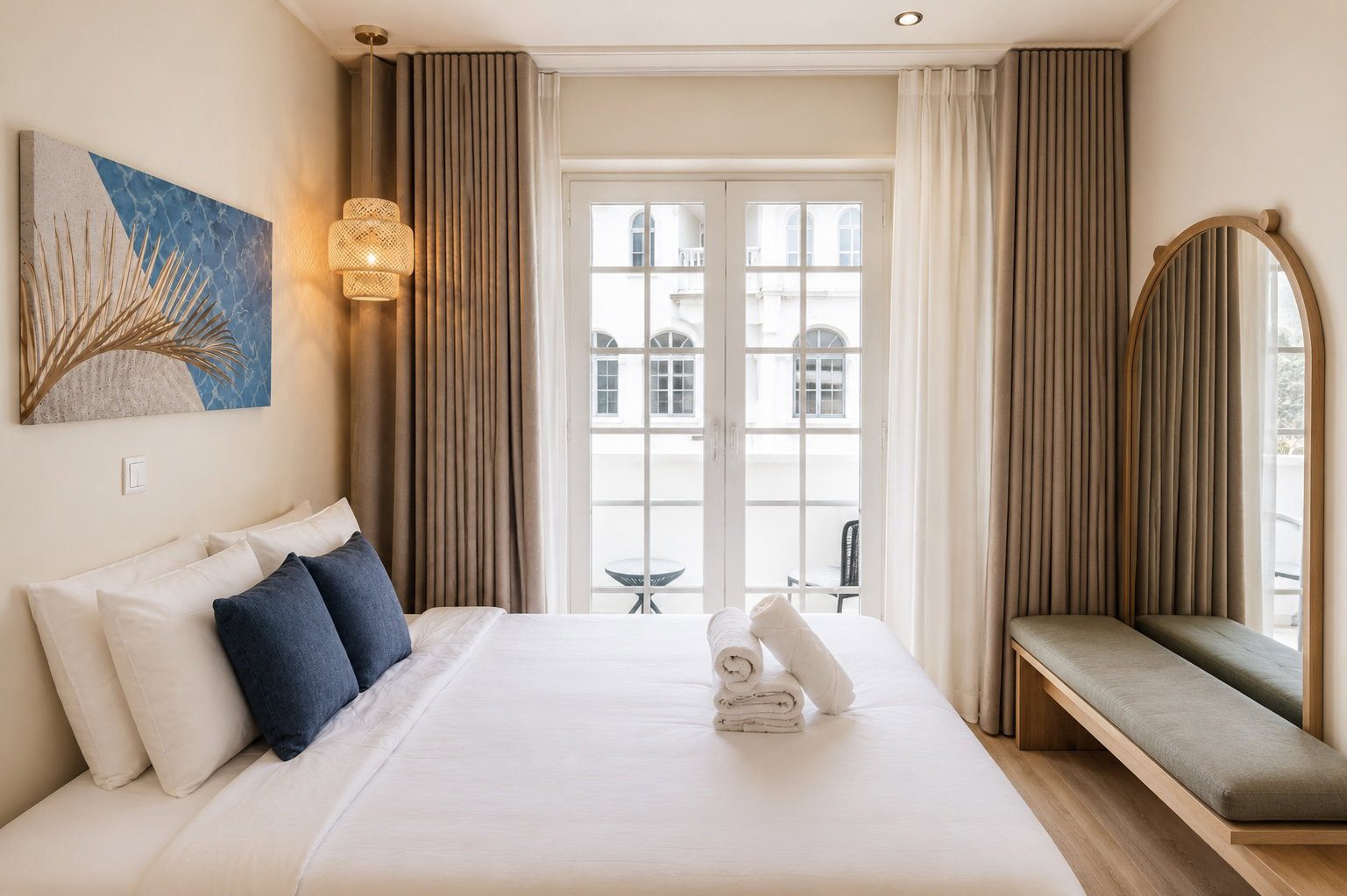 Signature King Room with Balcony at Majestic City Palace Hotel